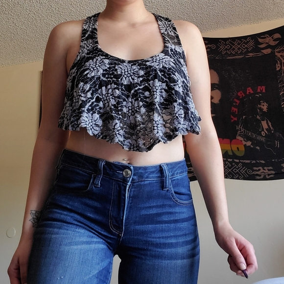 Flowy Vintage Crop Top - Picture 5 of 6